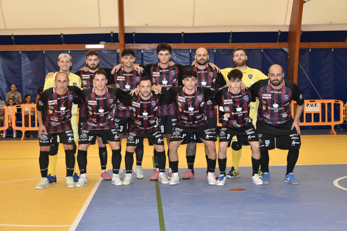 CUS Foggia C5, weekend infuocato e storico al PalaMarcone - La formazione del CUS Foggia C5 nella seconda giornata di Serie C1. Foto: Giovanni Gliatta.