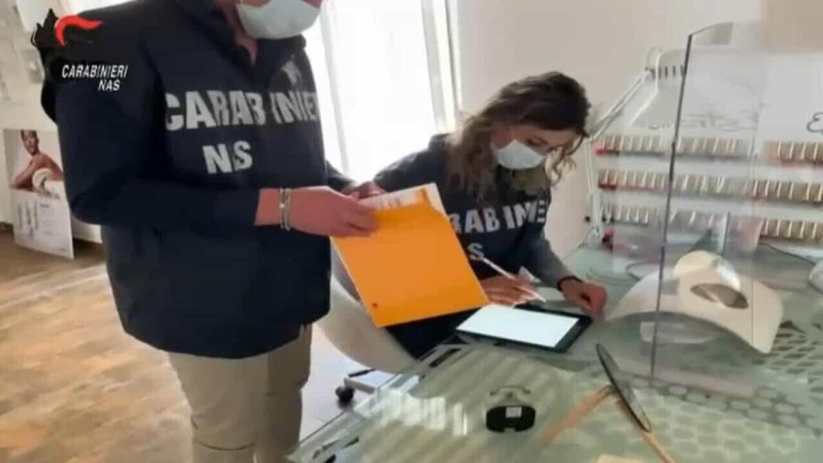 Foggia, scoperto centro estetico abusivo in un falso circolo culturale: locali sequestrati - 