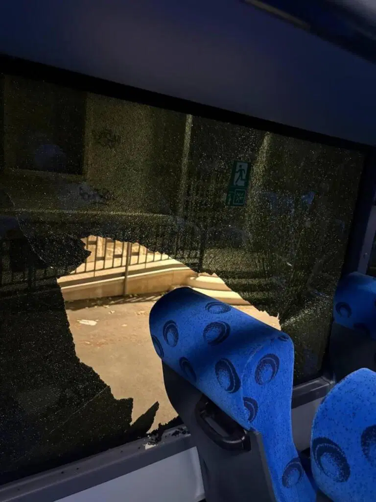 Foggia, identificati i due teppisti che hanno lanciato un sasso contro autobus