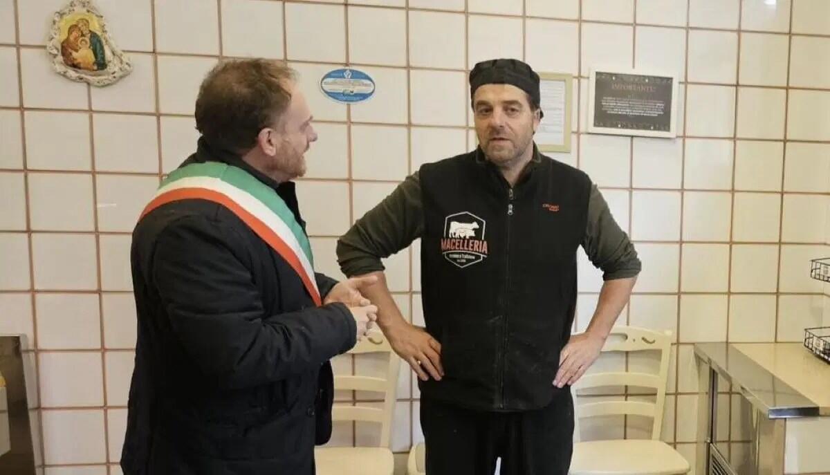 Manfredonia, salva anziana dall’incendio del suo appartamento. Il sindaco: «Eroe del nostro tempo» - 