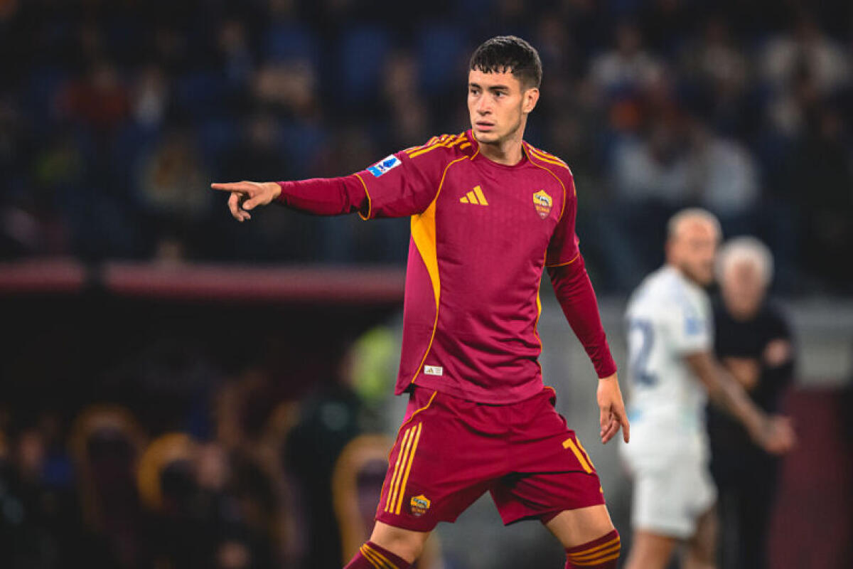 Europa e Conference League, il programma tv del 27 novembre - ROME, ITALY - OCTOBER 18: Matias Soule of AS Roma during the Serie A match between AS Roma and FC Internazionale at Olimpico Stadium on October 18, 2025 in Rome, Italy. (Photo by Fabio Rossi/AS Roma via Getty Images)