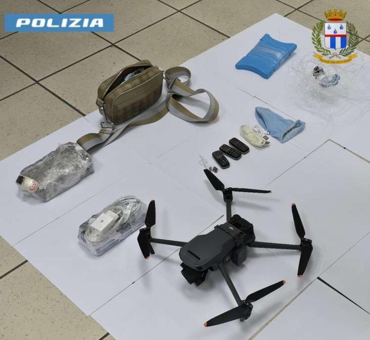 Droga e cellulari in carcere a Foggia: drone lancia un pacco nel cortile dei detenuti - 