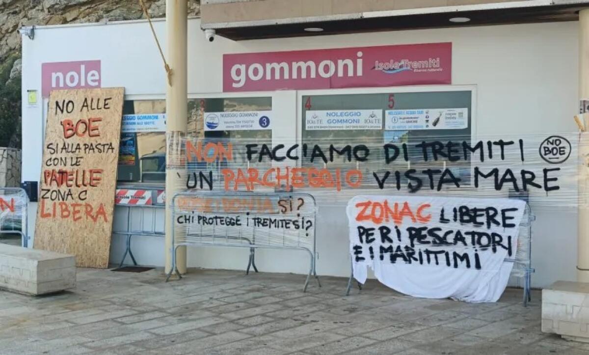 Campo boe: Sit-in di protesta di pescatori e operatori tremitesi sul molo di San Domino - 