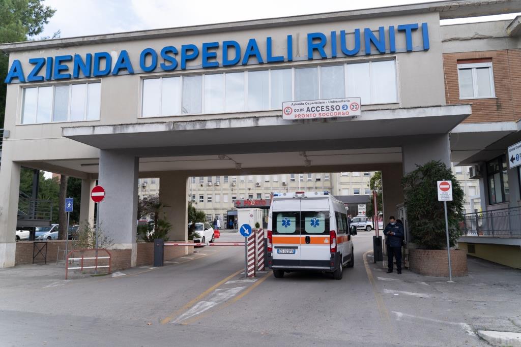Policlinico Riuniti, COAS medici SIMET: "Stanchi di essere merce di scambio per altri giochi"