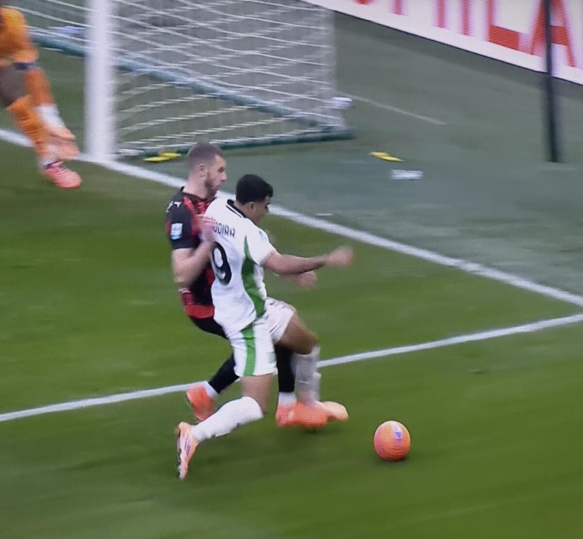 Polemiche arbitrali dopo Milan-Sassuolo: "Perché sul rigore un check di appena un secondo?" - 