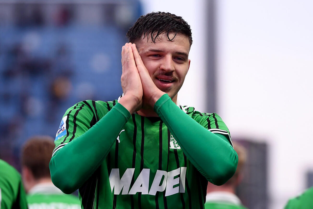A Gennaio l’Inter a caccia di Muharemovic - SASSUOLO, ITALY - DECEMBER 06: Tarik Muharemovic of US Sassuolo Calcio celebrates scoring his team's second goal during the Serie A match between US Sassuolo Calcio and ACF Fiorentina at Mapei Stadium Citta del Tricolore on December 06, 2025 in Sassu