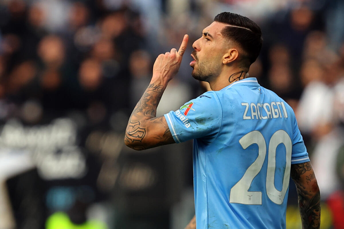 Lazio, si ferma Zaccagni - Rome, Italy 14.01.2024: Mattia Zaccagni of Lazio  makes the gesture of silence in the Italian Serie A TIM 2023-2024 football match SS Lazio vs US Lecce at Olympic Stadium in Rome.