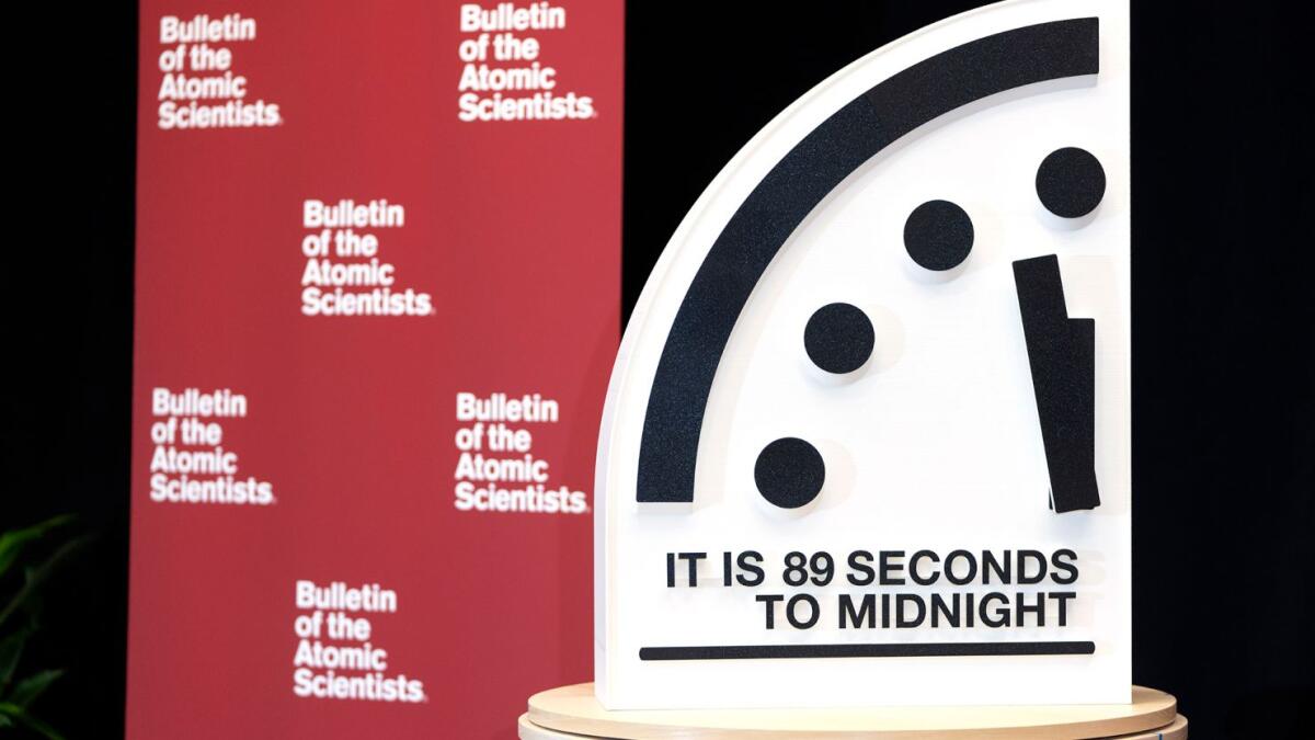 La fine del mondo è più vicina di 4 secondi rispetto all’anno scorso: lo dice l’Orologio dell’Apocalisse - 