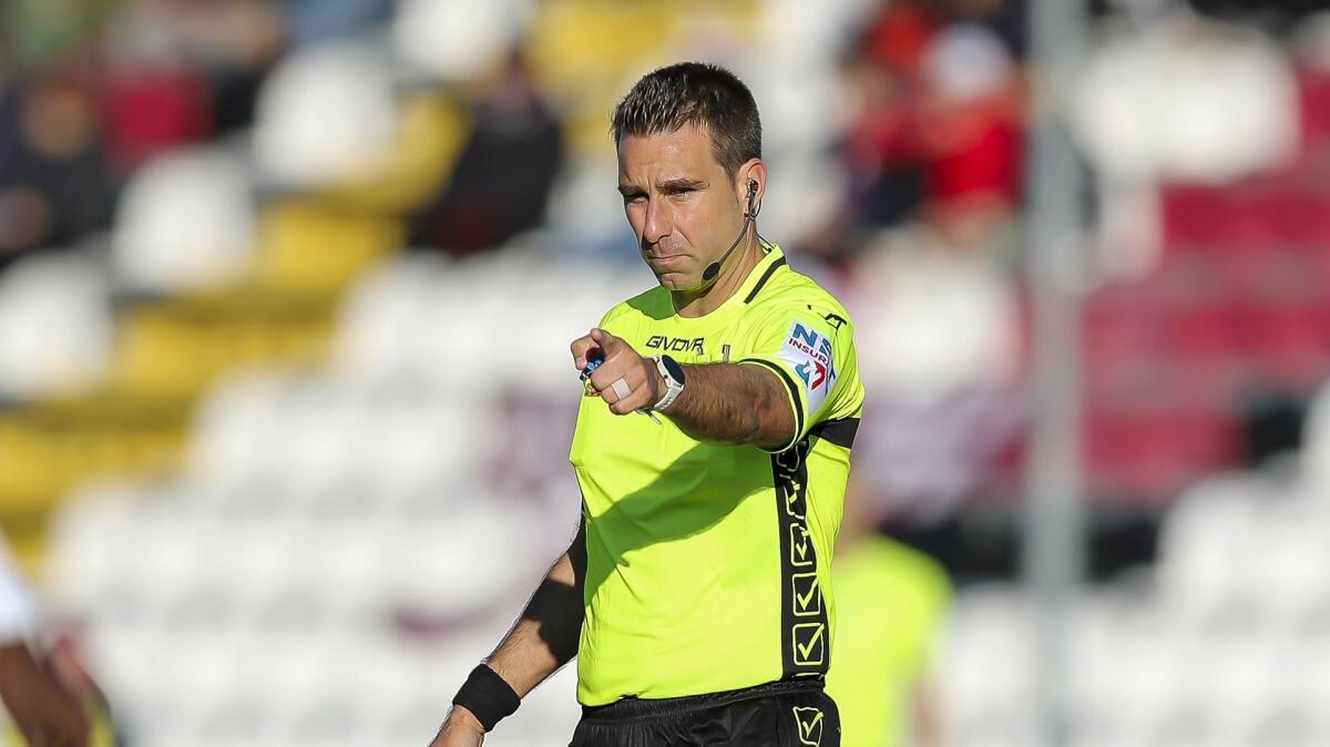 Udinese-Inter a Di Bello, Napoli-Sassuolo a Fourneau: le designazioni arbitrali - 