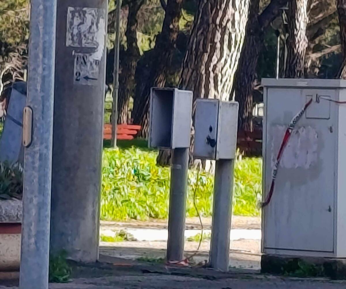 Contatore semafori in Viale degli Aviatori a Foggia riaperto, un cittadino segnala: "E' pericoloso" - 