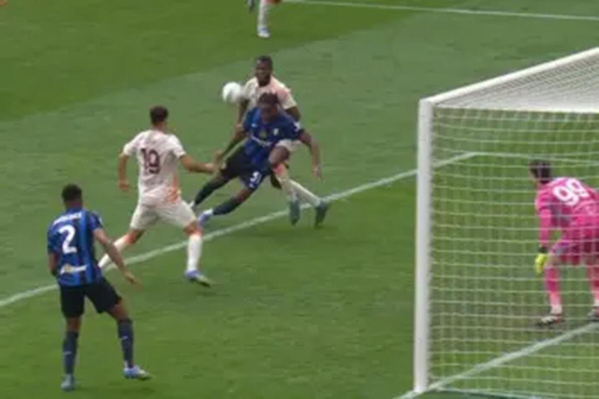 Fabbri torna ad arbitrare l'Inter dopo l'errore su Bisseck contro la Roma - 