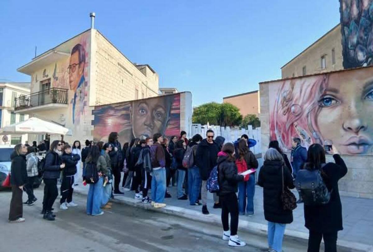 Il “miracolo” di Stornara: grazie ai murales oggi è un paese turistico - 