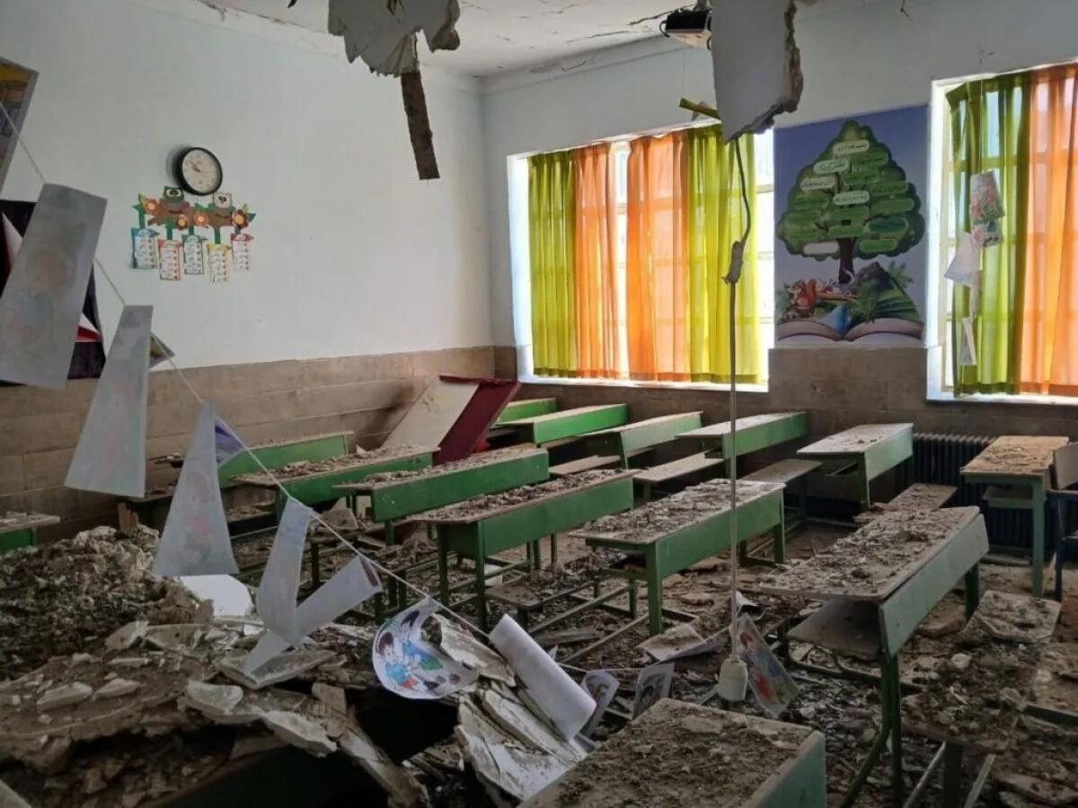 Foggia, veglia davanti alla scuola Pascoli per ricordare i bambini uccisi in Iran - 