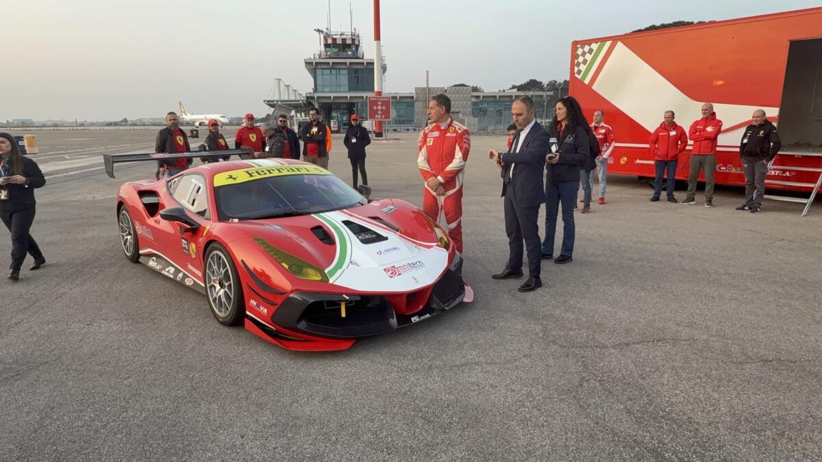 Foggia, test Ferrari ad alta velocità sulla pista dell'aeroporto Gino Lisa - 