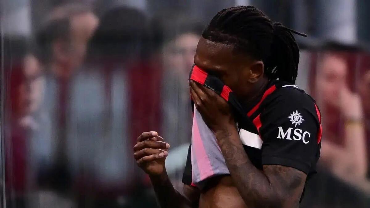 Pioggia di fischi per Leao: i tifosi rossoneri sono stufi del portoghese - 