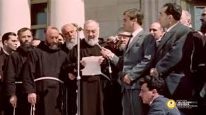 San Giovanni Rotondo, 70 anni di Sollievo: Il Cardinale Parolin celebra l’eredità viva di Padre Pio tra la carezza di San Pio e la tempesta di oggi