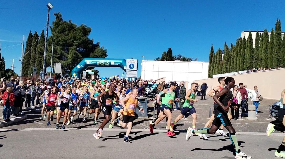 Dalla corsa di Peter Pan ai 21 km dal Santuario. San Giovanni Rotondo: successo per la Mezza del Santo - 