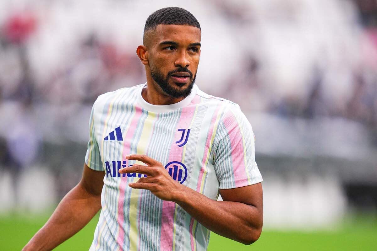 Bremer in uscita dalla Juve: ecco dove può andare - Juventus’ Bremer warms up prior to the Serie A soccer match between Juventus and Atalanta at the Allianz Stadium in Turin, north west Italy - Saturday, Septermber 27, 2025. Sport - Soccer . (Photo by Marco Alpozzi/Lapresse)