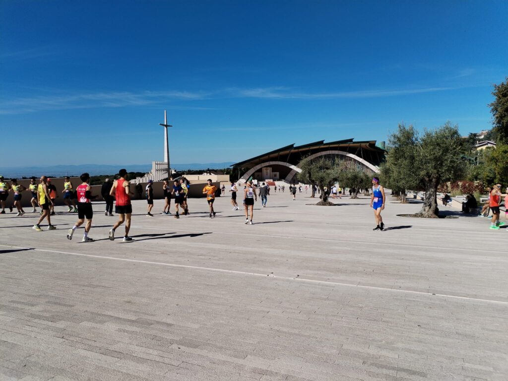 Dalla corsa di Peter Pan ai 21 km dal Santuario. San Giovanni Rotondo: successo per la Mezza del Santo