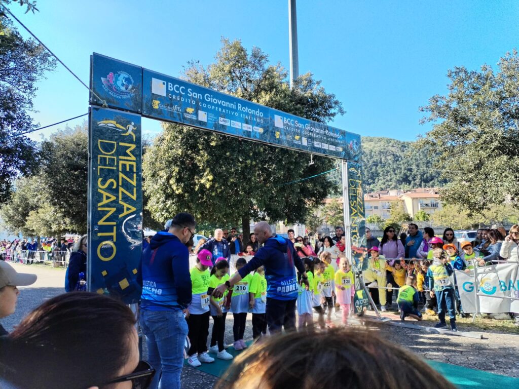 Dalla corsa di Peter Pan ai 21 km dal Santuario. San Giovanni Rotondo: successo per la Mezza del Santo
