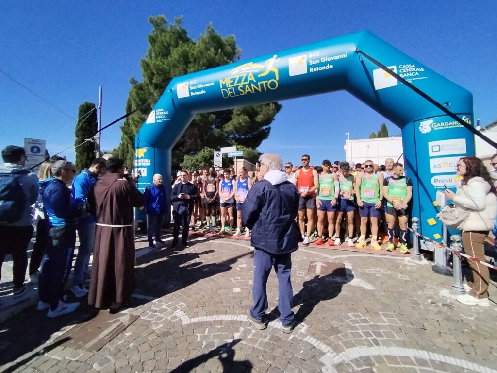 Dalla corsa di Peter Pan ai 21 km dal Santuario. San Giovanni Rotondo: successo per la Mezza del Santo