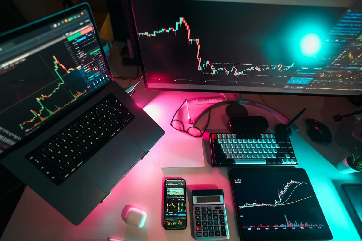Strategie direzionali e neutrali sulle opzioni: due modi diversi di leggere il mercato - Photo by <a href="https://unsplash.com/@jakubzerdzicki?utm_source=instant-images&amp;utm_medium=referral" target="_blank" rel="noopener noreferrer">Jakub Żerdzicki</a> on <a href="https://unsplash.com" target="_blank" rel="noopener noreferrer">Unspla