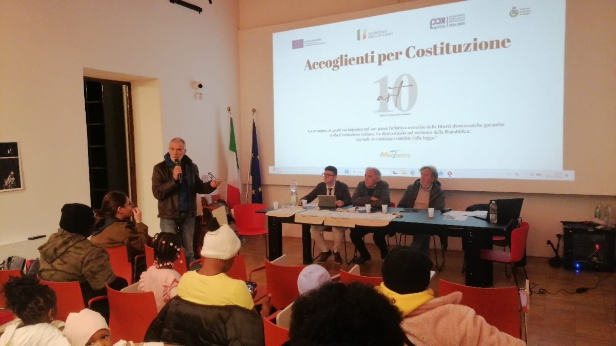 Orsara, l’articolo 10 della Costituzione letto nelle varie lingue del mondo - 